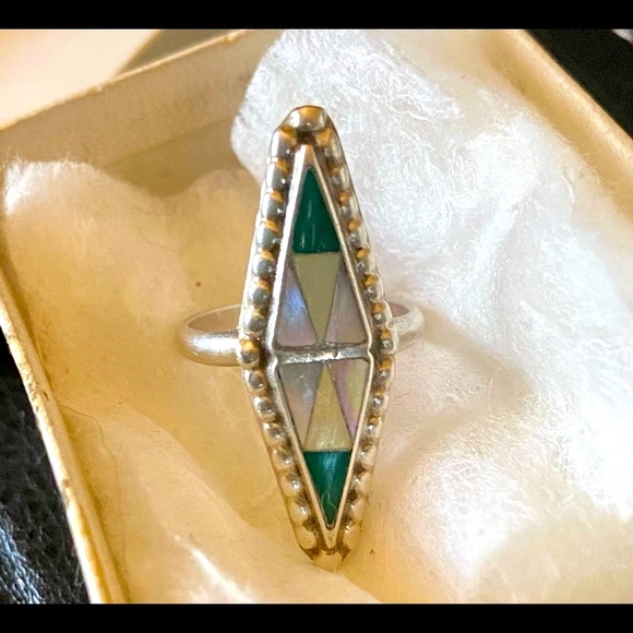 Vintage sterling silver Zuni turquoise chip & mother of Pearl ring - Picture 7 of 8